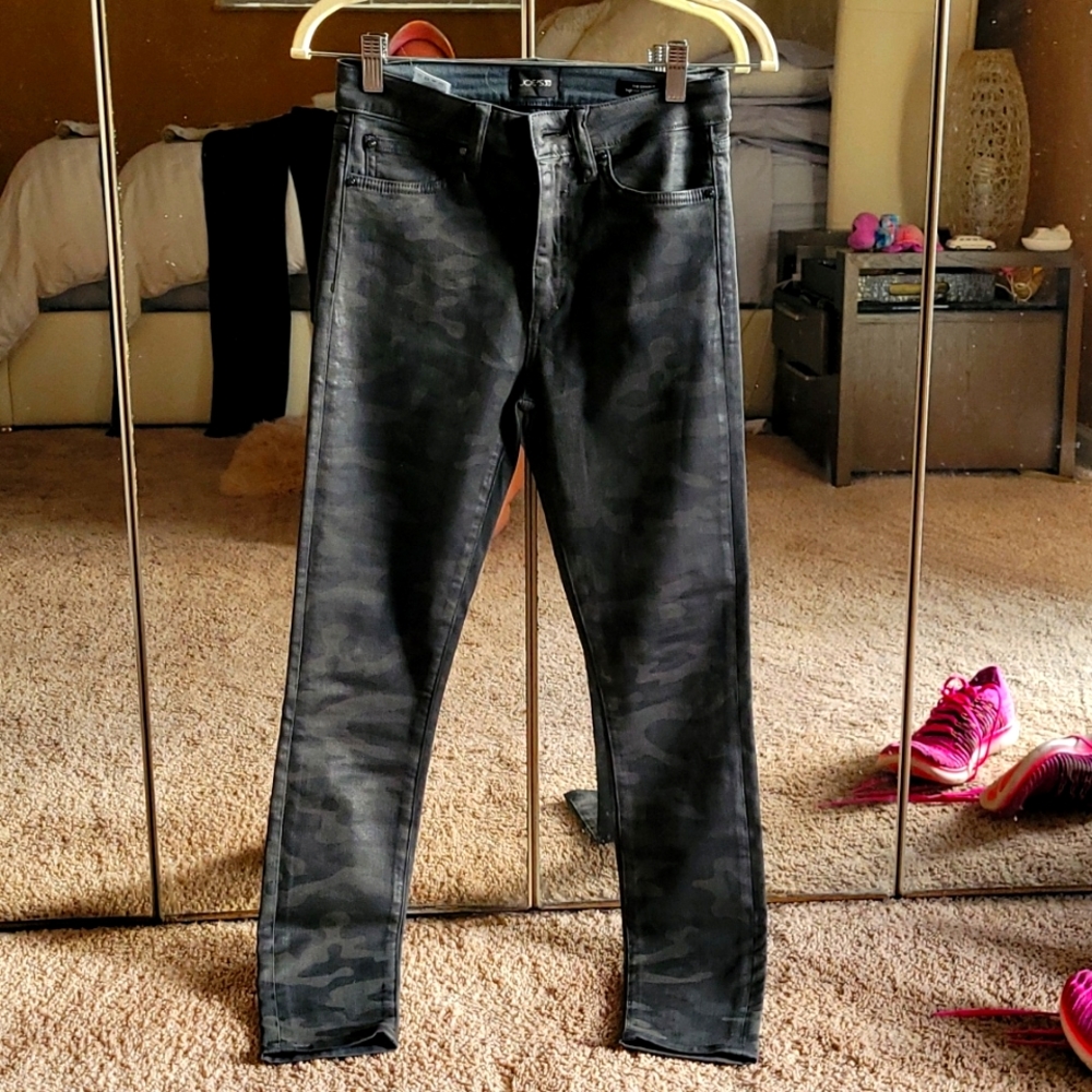 Pants cameo